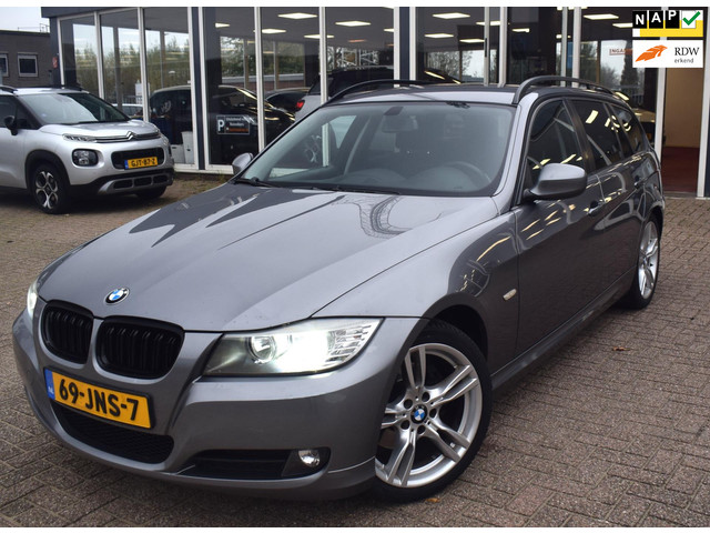 BMW 3-serie Touring 320i Business Line | ACHTER UIT RIJ SENSOREN| LEDEREN STUURWIEL| AIRCO